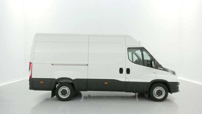 Vente en ligne Iveco Daily Daily 35S16A8 3520L 2.3 156ch 12m³ Hi-Matic au prix de 48 480 €