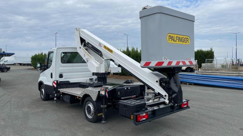 Vente en ligne Iveco Daily Daily 35S14H 3750 2.3 136ch Nacelle Smart P170 TXE E au prix de 86 580 €