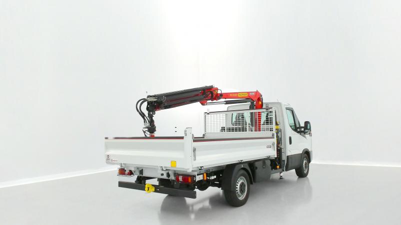 Vente en ligne Iveco Daily Daily 35S14H 3750 2.3 136ch Benne Alu JPM + Grue PK 3400 + Pince au prix de 82 860 €