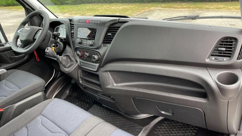Vente en ligne Iveco Daily Daily III 35S16H 4100 3.0 160ch Porte-Voiture PLAT'FIX PF18 Alu au prix de 59 520 €