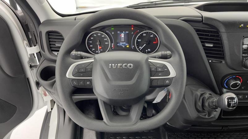 Vente en ligne Iveco Daily Daily 35S14H 3750 2.3 136ch Benne Alu JPM + Grue PK 2900 au prix de 76 080 €