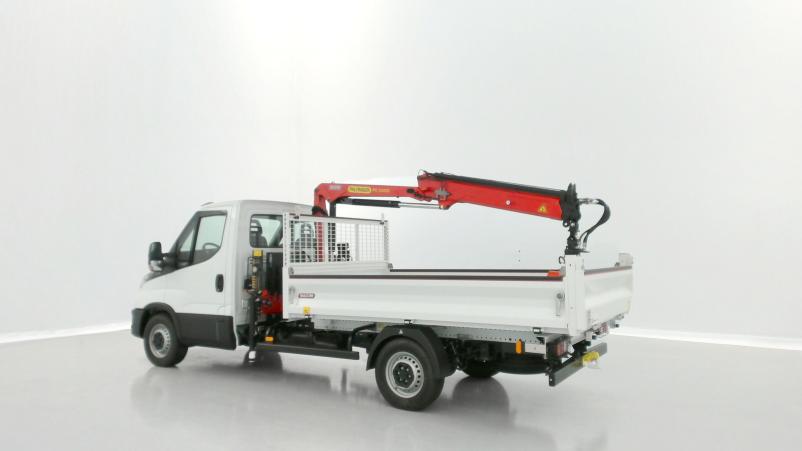 Vente en ligne Iveco Daily Daily 35S14H 3750 2.3 136ch Benne Alu JPM + Grue PK 3400 + Pince au prix de 82 860 €