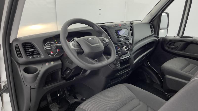 Vente en ligne Iveco Daily Daily 35S14H 3750 2.3 136ch Benne Alu JPM + Grue PK 3400 + Pince au prix de 82 860 €