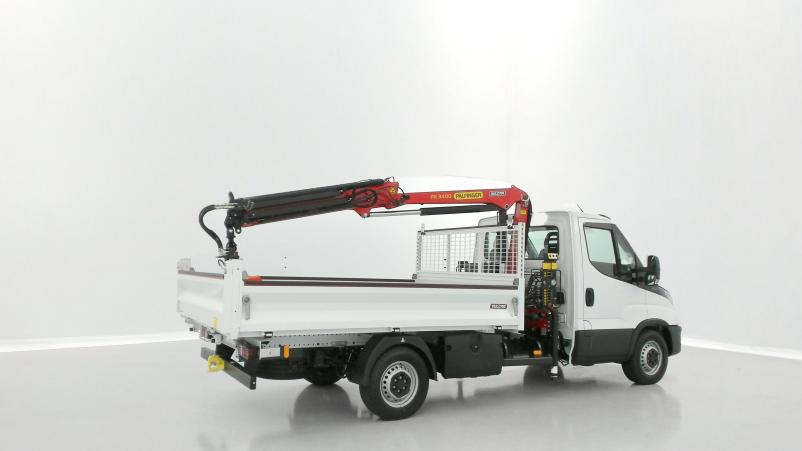 Vente en ligne Iveco Daily Daily 35S14H 3750 2.3 136ch Benne Alu JPM + Grue PK 3400 + Pince au prix de 82 860 €