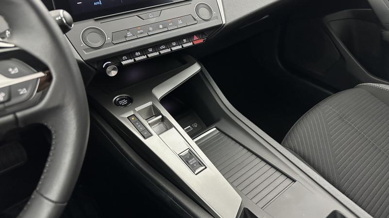 Vente en ligne Peugeot 308 308 III 1.2 Puretech 130ch Active Pack EAT8 au prix de 22 400 €