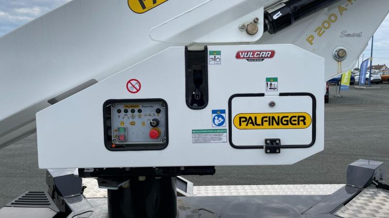 Vente en ligne Iveco Daily Daily 35S14H 3450 2.3 136ch Nacelle Palfinger P200A-R au prix de 85 380 €