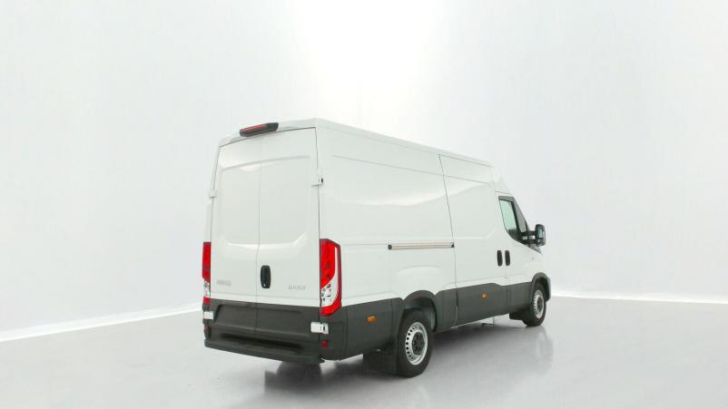 Vente en ligne Iveco Daily Daily 35S16A8 3520L 2.3 156ch 12m³ Hi-Matic au prix de 48 480 €