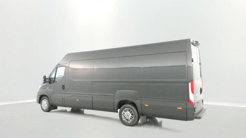 Vente en ligne Iveco Daily Daily 35S16A8 4100 2.3 156ch 16m³ Hi-Matic au prix de 49 260 €