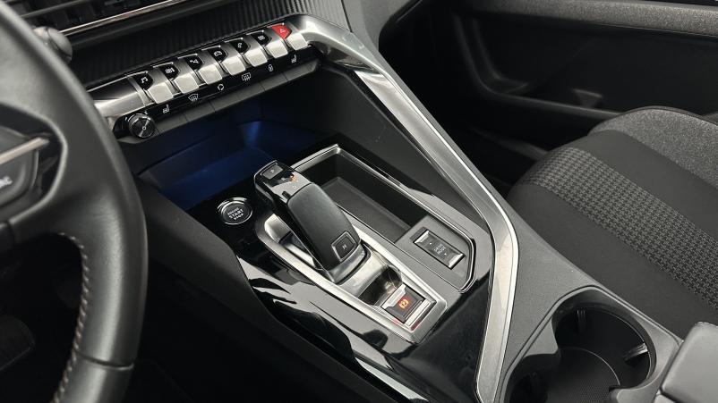 Vente en ligne Peugeot 3008 3008 III 1.2 Puretech 130ch Active Pack EAT8 au prix de 26 210 €