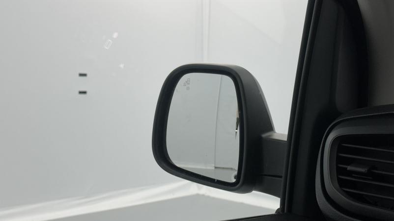 Vente en ligne Peugeot Expert Expert III M 2.0 BlueHDi 145ch EAT8 au prix de 31 380 €