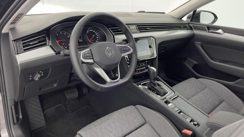 Vente en ligne Volkswagen Passat SW Passat sw VIII 1.5 TSI ACT 150ch Life Plus DSG7 au prix de 33 200 €