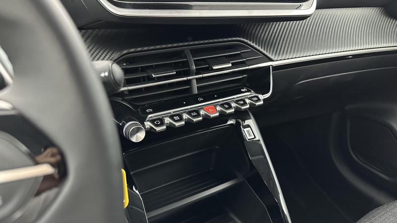 Vente en ligne Peugeot 208 208 II(2) 1.2 Hybrid 100ch Style e-DCS6 au prix de 21 710 €