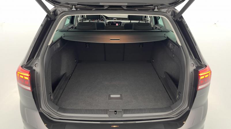 Vente en ligne Volkswagen Passat SW Passat sw VIII 1.5 TSI ACT 150ch Life Plus DSG7 au prix de 33 200 €