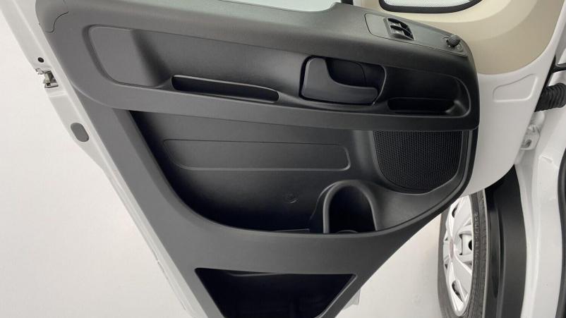 Vente en ligne Fiat Ducato Fourgon Ducato cc 3.5 L 2.2 H3-Power 180ch Maxi Benne Acier + Coffre JPM au prix de 40 500 €
