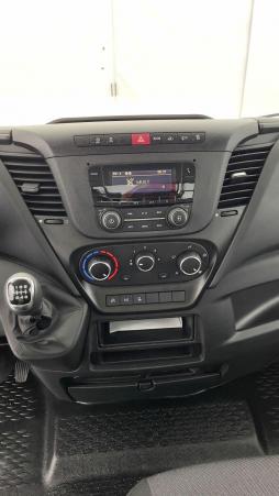 Vente en ligne Iveco Daily Daily III 35S14H 3750 2.3 136ch Benne Alu JPM + Grue PK 2900 au prix de 76 080 €