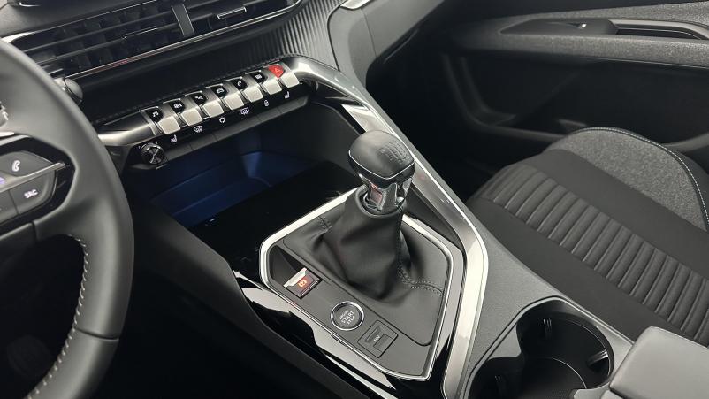 Vente en ligne Peugeot 5008 5008 III 1.2 PureTech 130ch Active Pack au prix de 29 400 €