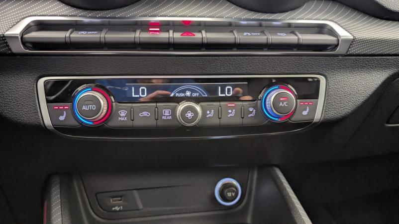 Vente en ligne Audi Q2 35 TFSI COD 150 S tronic 7 S Line au prix de 28 500 €