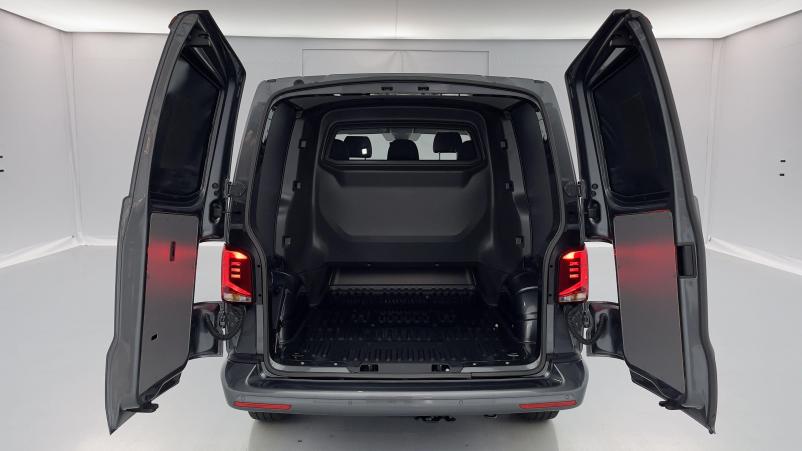Vente en ligne Volkswagen Transporter Transporter T6.1 PROCAB L1 2.0 TDI 150ch Business Plus DSG7 au prix de 56 100 €