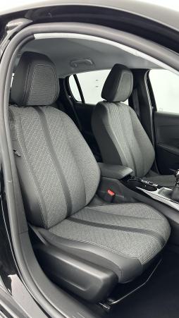 Vente en ligne Peugeot 208 208 1.2 Puretech 100ch Allure au prix de 17 400 €