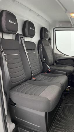 Vente en ligne Iveco Daily Daily 35S16A8 3520L 2.3 156ch 12m³ Hi-Matic au prix de 48 480 €