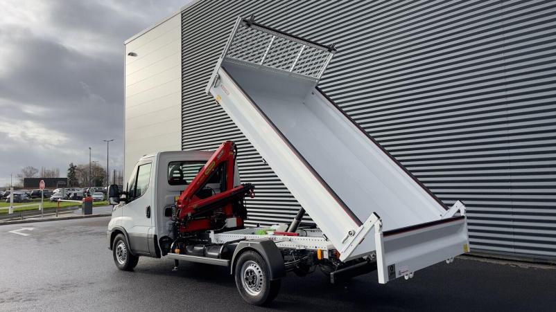 Vente en ligne Iveco Daily Daily III 35S14H 3750 2.3 136ch Benne Alu JPM + Grue PK 2900 au prix de 76 080 €