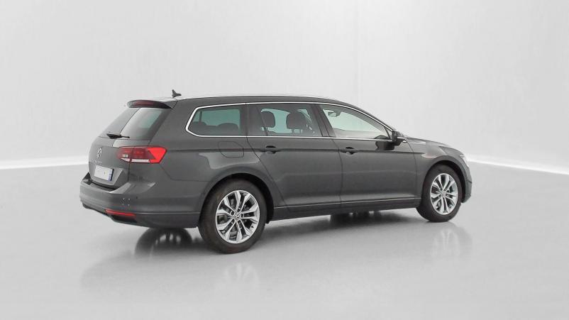 Vente en ligne Volkswagen Passat SW Passat sw VIII 1.5 TSI ACT 150ch Life Plus DSG7 au prix de 33 200 €