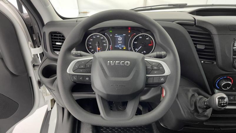 Vente en ligne Iveco Daily Daily III 35S14H 3750 2.3 136ch Benne Alu JPM + Grue PK 2900 au prix de 76 080 €