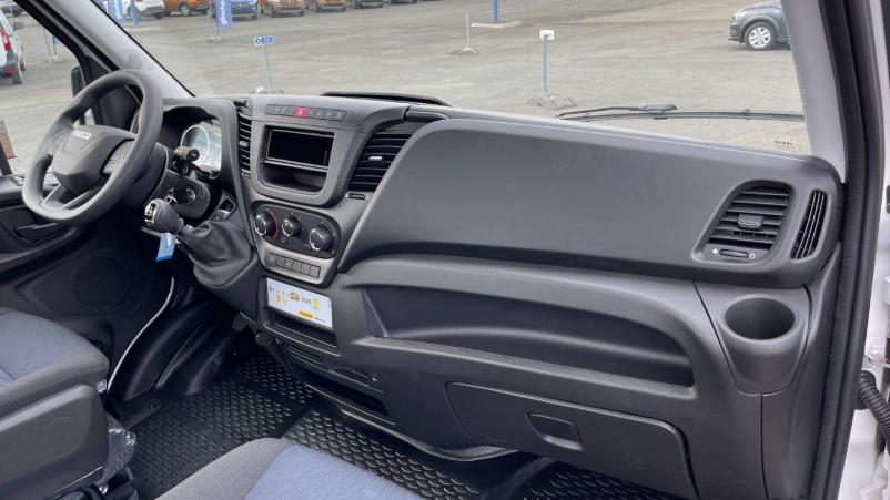 Vente en ligne Iveco Daily Daily 35S14H 3450 2.3 136ch Nacelle Palfinger P200A-R au prix de 85 380 €