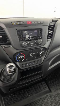 Vente en ligne Iveco Daily Daily 35S14H 3750 2.3 136ch Benne Alu JPM + Grue PK 3400 + Pince au prix de 82 860 €
