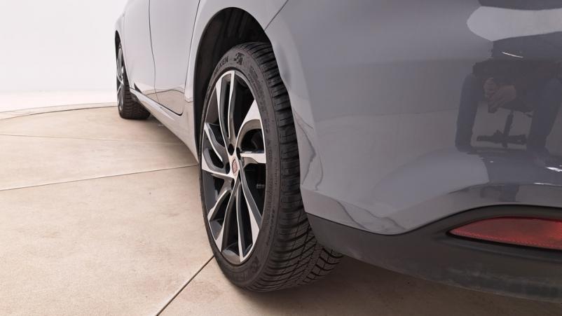 Vente en ligne Fiat Tipo 5P 1.0  T3 Turbo 100ch Manuelle/5 Sport au prix de 16 550 €