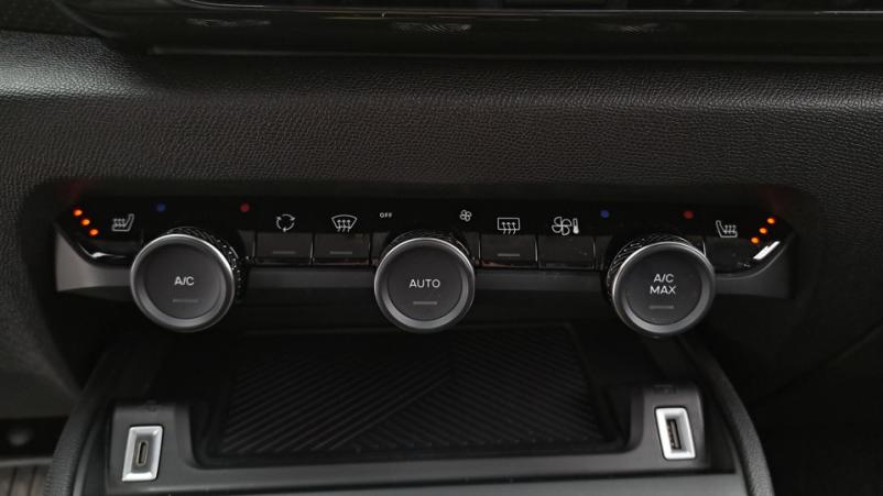 Vente en ligne Citroën C4  1.2 PureTech S&S 130ch Automatique/8 Shine au prix de 20 610 €