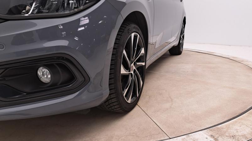 Vente en ligne Fiat Tipo 5P 1.0  T3 Turbo 100ch Manuelle/5 Sport au prix de 16 550 €