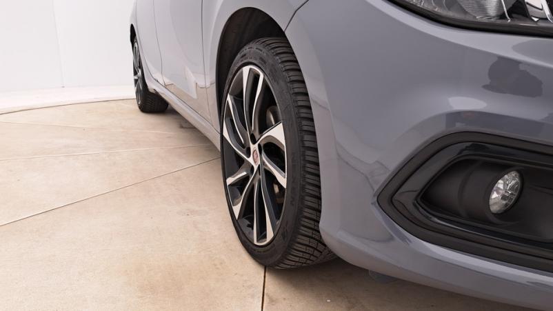 Vente en ligne Fiat Tipo 5P 1.0  T3 Turbo 100ch Manuelle/5 Sport au prix de 16 550 €