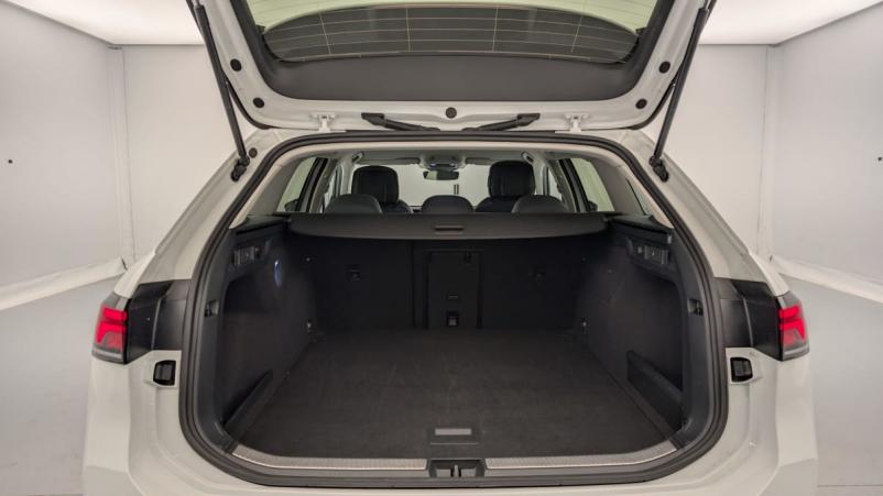 Vente en ligne Volkswagen Passat SW 1.5 ETSI OPF 150 DSG7 LIFE PLUS au prix de 33 650 €
