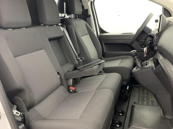 Vente en ligne Citroën Jumpy Fourgon M BLUEHDI 145 BVM6 au prix de 27 820 €