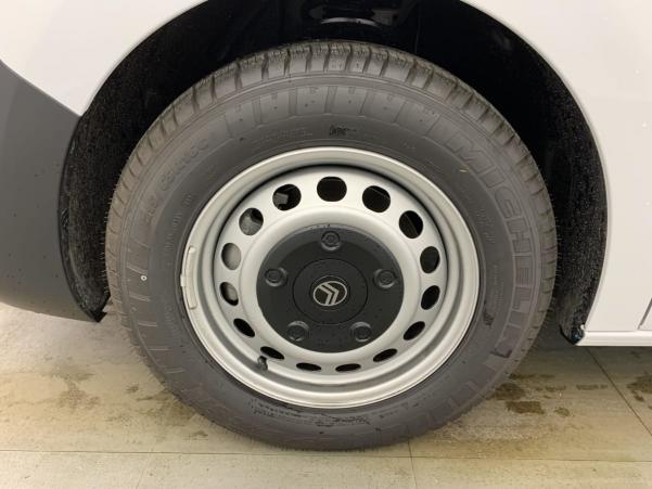 Vente en ligne Citroën Jumpy Fourgon M BLUEHDI 145 BVM6 au prix de 27 820 €