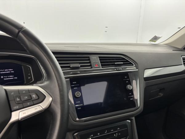 Vente en ligne Volkswagen Tiguan 1.4 eHybrid 245ch Elegance DSG6 + Caméra 360° + Attelage au prix de 24 990 €