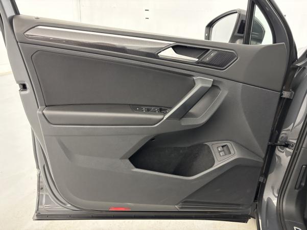 Vente en ligne Volkswagen Tiguan 1.4 eHybrid 245ch Elegance DSG6 + Caméra 360° + Attelage au prix de 24 990 €