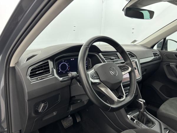 Vente en ligne Volkswagen Tiguan 1.4 eHybrid 245ch Elegance DSG6 + Caméra 360° + Attelage au prix de 24 990 €