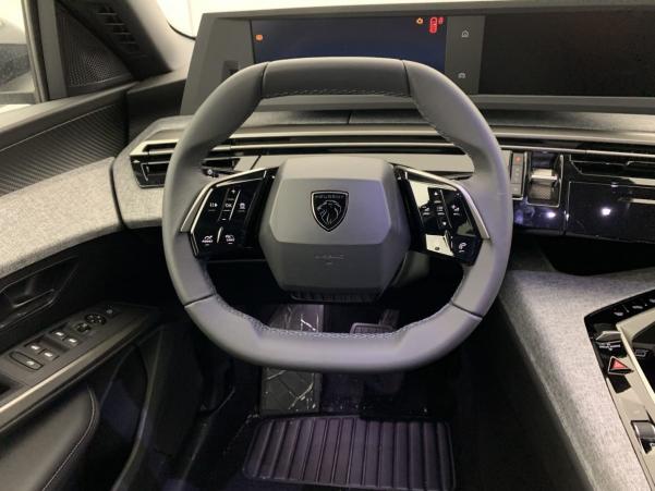 Vente en ligne Peugeot 5008 Hybrid 136 e-DCS6 Allure au prix de 35 520 €