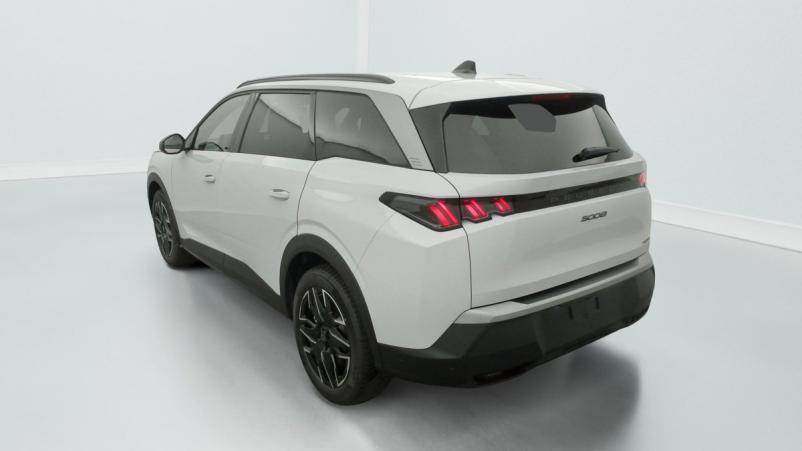 Vente en ligne Peugeot 5008 Hybrid 136 e-DCS6 Allure au prix de 35 520 €