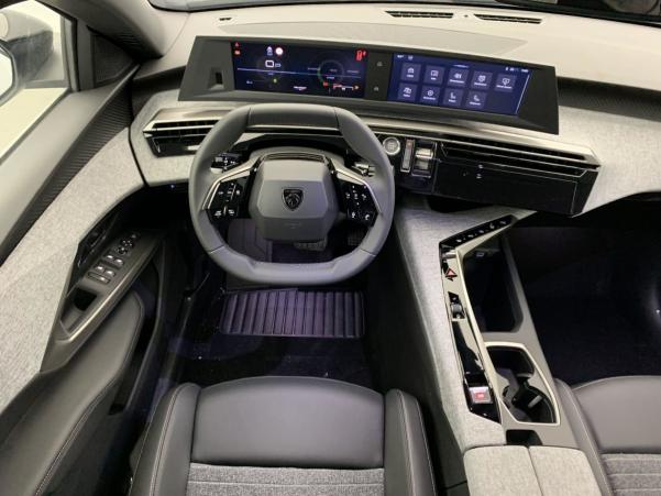 Vente en ligne Peugeot 5008 Hybrid 136 e-DCS6 Allure au prix de 35 520 €