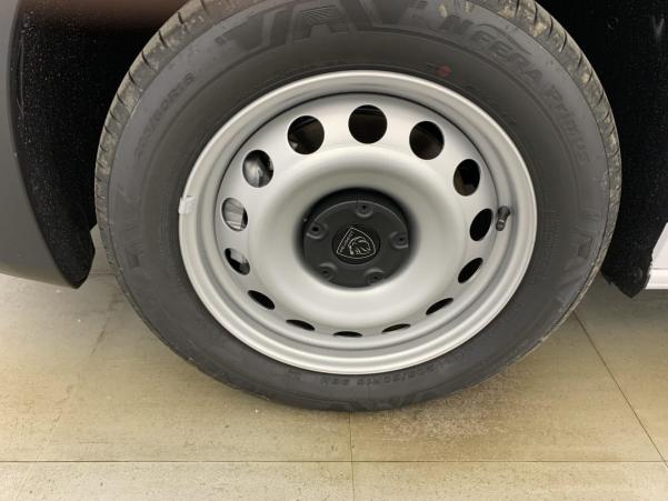 Vente en ligne Peugeot Partner Fourgon XL 950 KG BLUEHDI 130 S S EAT8 au prix de 26 960 €