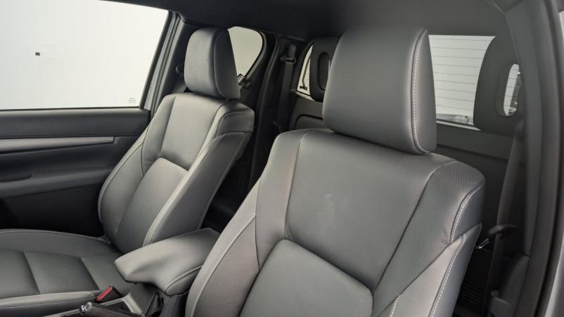 Vente en ligne Toyota Hilux HILUX X-TRA CAB 4WD 2.8L 204 D-4D BVA INVINCIBLE au prix de 53 080 €