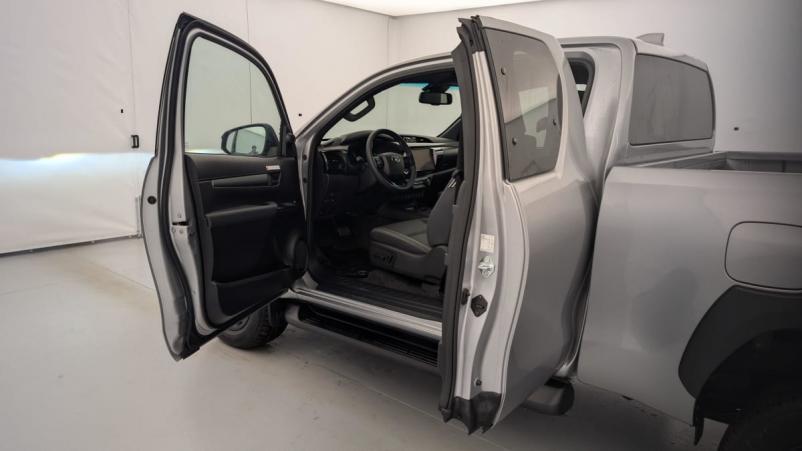 Vente en ligne Toyota Hilux HILUX X-TRA CAB 4WD 2.8L 204 D-4D BVA INVINCIBLE au prix de 53 080 €