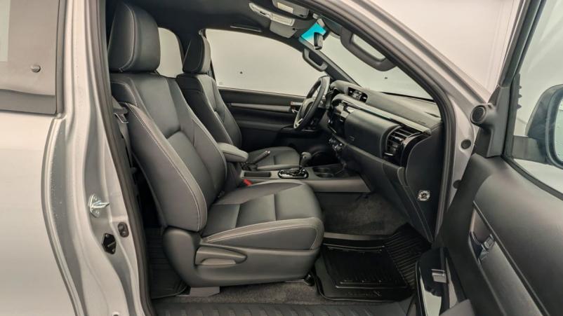 Vente en ligne Toyota Hilux HILUX X-TRA CAB 4WD 2.8L 204 D-4D BVA INVINCIBLE au prix de 53 080 €