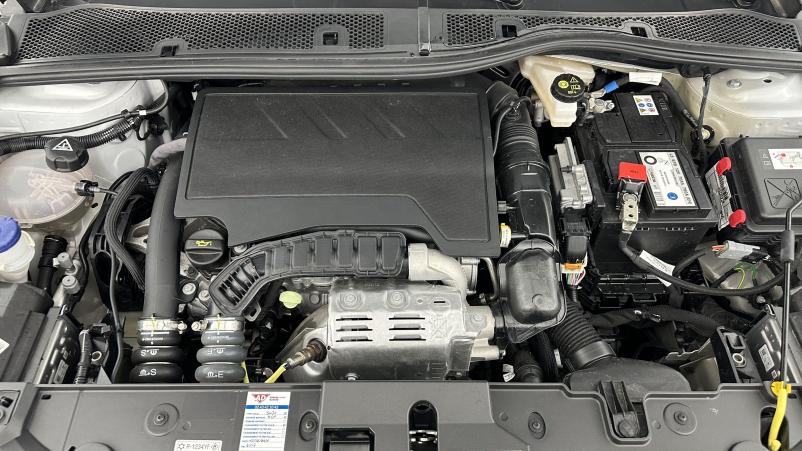 Vente en ligne Peugeot 208 208 II 1.2 PureTech 100ch GT au prix de 19 400 €