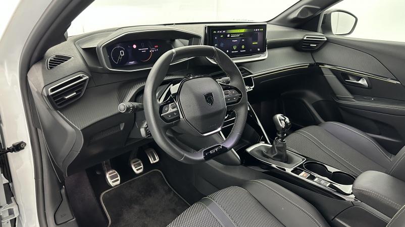 Vente en ligne Peugeot 208 208 II 1.2 PureTech 100ch GT au prix de 19 400 €