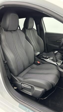 Vente en ligne Peugeot 208 208 II 1.2 PureTech 100ch GT au prix de 19 400 €