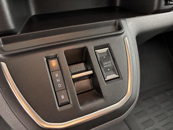 Vente en ligne Peugeot Expert Electrique 136ch batterie 50 kWh Long 9 Places + Radars AR au prix de 24 990 €